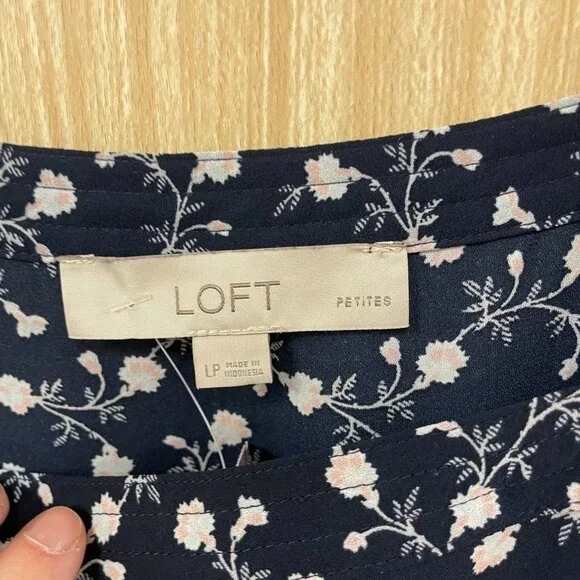 Loft Navy Floral Top Size LP - Picture 2 of 5
